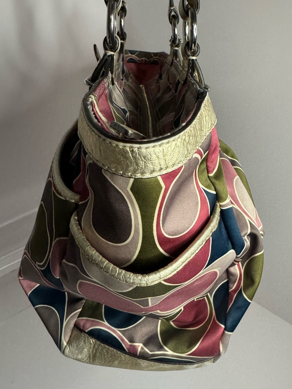 #300 Coach Signature Gallery Scarf Sateen Shoulder Tote Bag - Picture 7 of 15